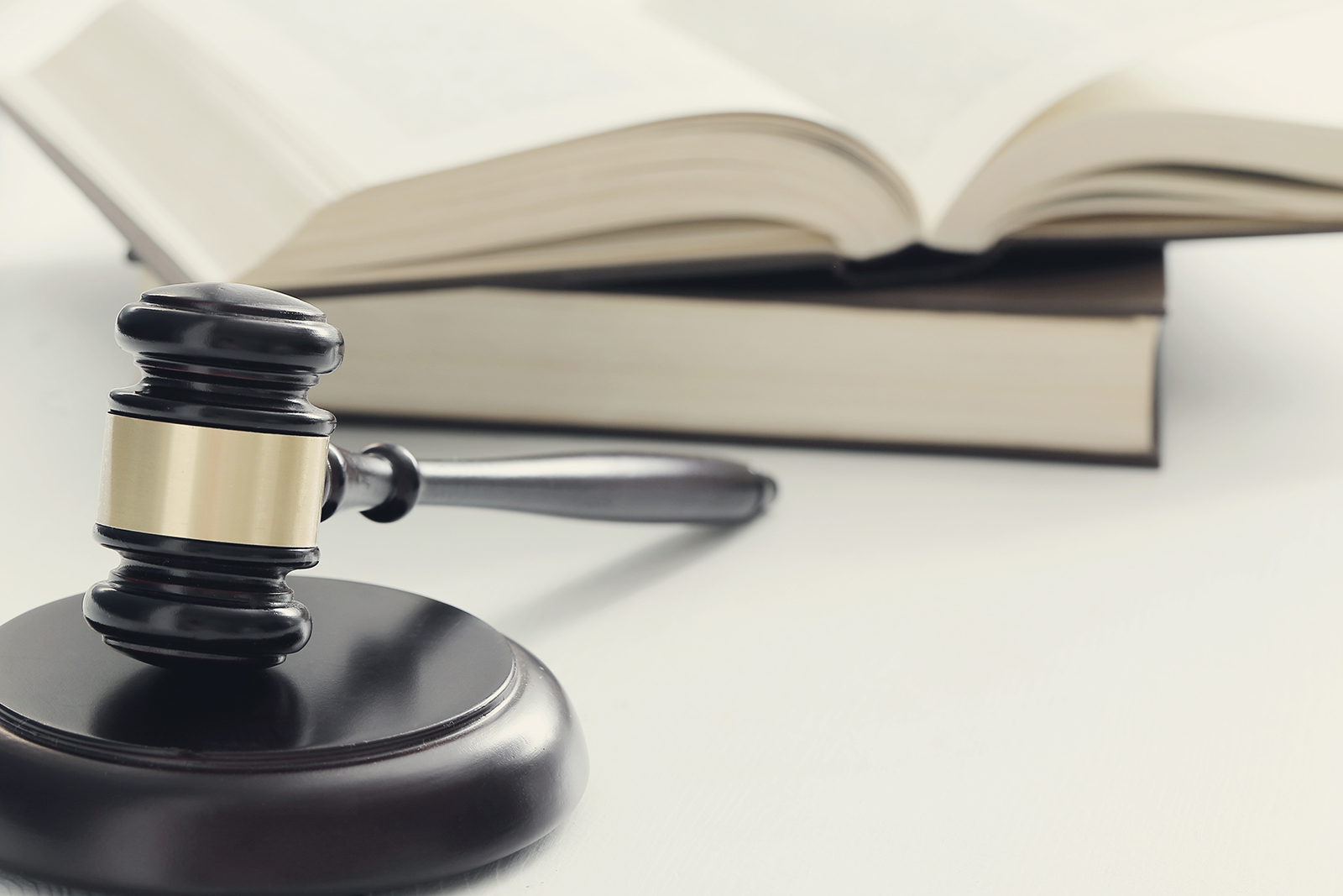 Court-gavel-books - Attorneys can help with the probate process